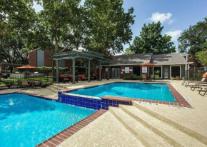 Urban Charm ATX -2BR - Gym and Pool - Pet Friendly